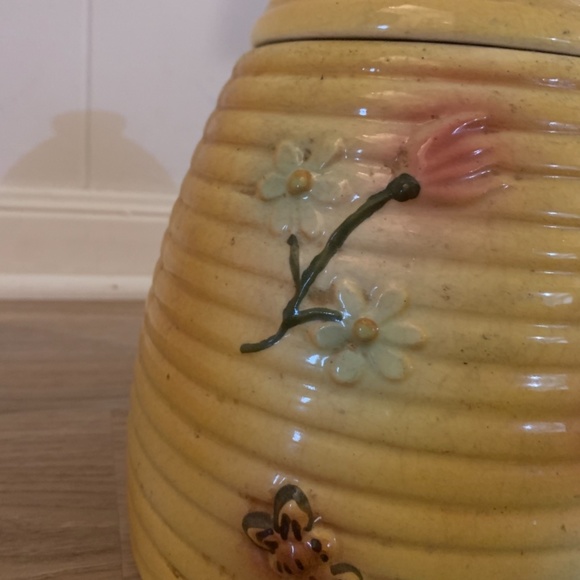 Vintage Beehive Cookie Jar - Picture 2 of 3